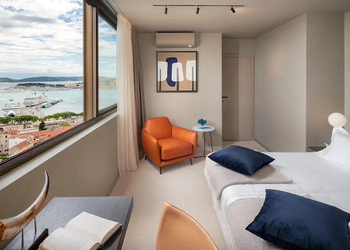 Royal Suites-sky Split