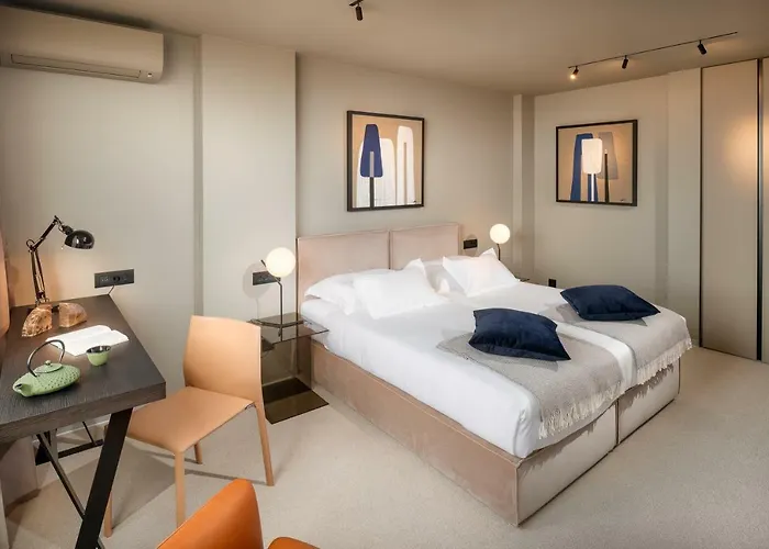 Royal Suites-sky Split