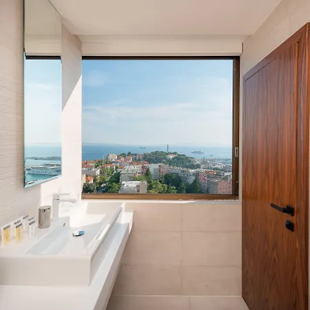 Casa de hóspedes Royal Suites-sky 4*