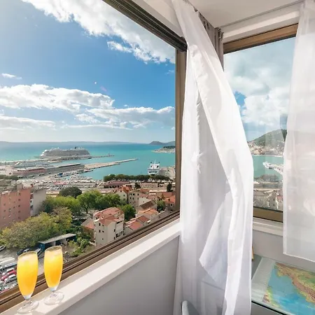 Royal Suites-sky 4*
