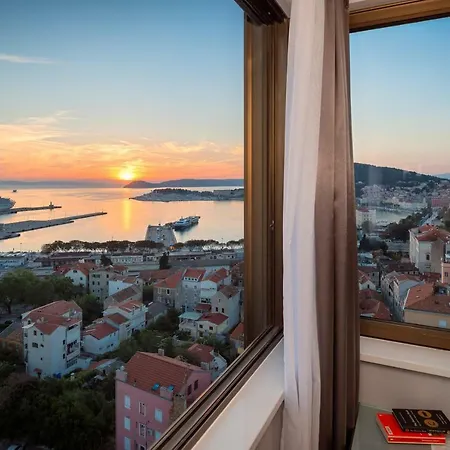 Royal Suites-sky Guest house