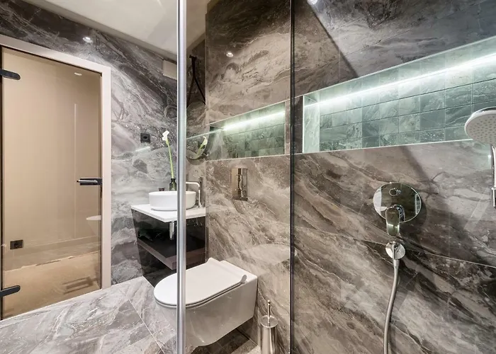 Royal Suites-sky Гостьовий будинок Спліт