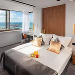 Pensión Royal Suites-sky