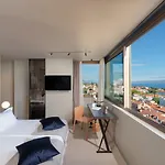 Royal Suites-sky