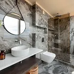 Royal Suites-sky 4*