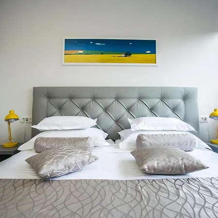 Guest house Royal Suites-sky Split