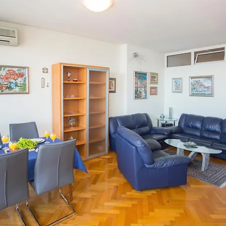 Royal Suites-sky 4* Split