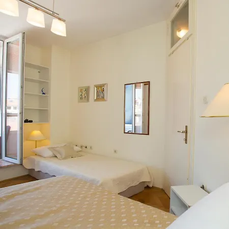 Royal Suites-sky