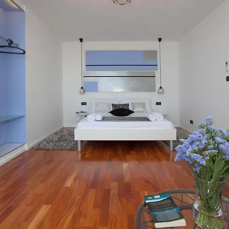 Royal Suites-sky
