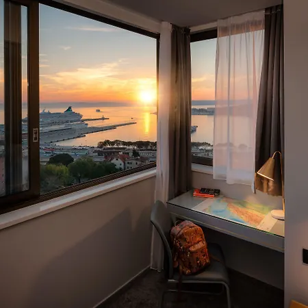 Guest house Royal Suites-sky