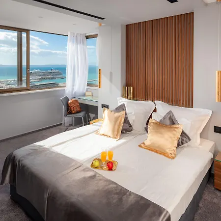 Guest house Royal Suites-sky