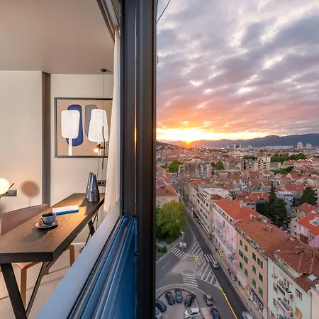 Guest house Royal Suites-sky