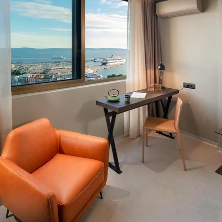 Royal Suites-sky 4*