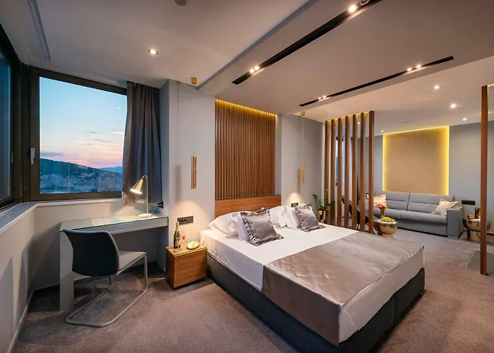 Royal Suites-sky Split