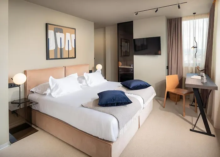 Royal Suites-sky Guest house