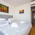 Royal Suites-sky Guest house