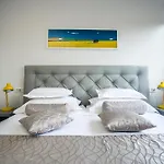 Guest house Royal Suites-sky Split