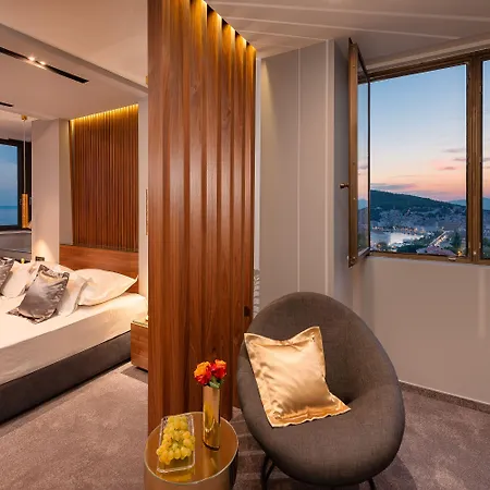 Royal Suites-sky Πανσιόν