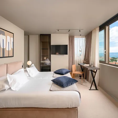 Πανσιόν Royal Suites-sky