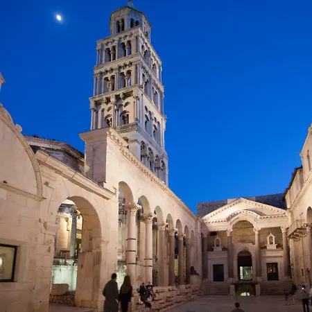 Royal Suites-sky Πανσιόν 4*